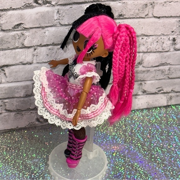 L.O.L. Surprise! LOL Surprise OMG Rock Metal Chick Remix Fashion Punk Doll - Picture 4 of 13